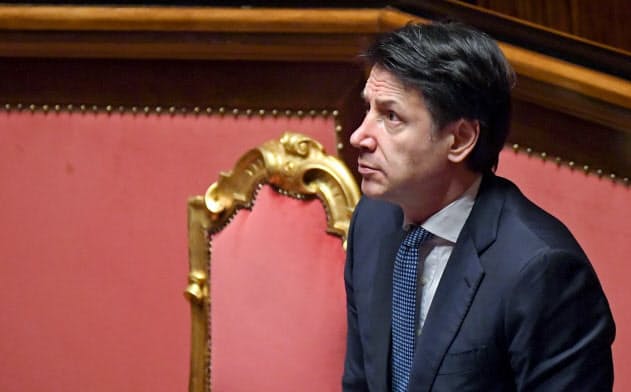 新型コロナで大きな影響を受けるイタリアのコンテ首相。ＥＵから思うような支援を得られず、経済を立て直せなければ政権に黄信号が点灯しかねない＝ロイター