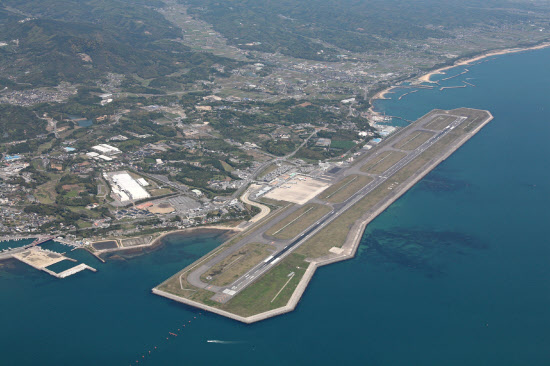 大分空港の資産評価 国に依頼 県 民間運営視野に 日本経済新聞