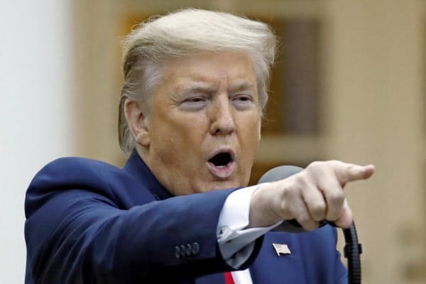 14日、トランプ氏は経済再開を話し合う協議会の設置を発表した=AP