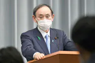 記者会見する菅官房長官=15日午後、首相官邸 記者会見する菅官房長官=15日午後、首相官邸