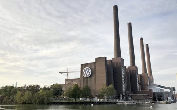 VWは部品生産から再開を始めた（写真はウォルフスブルク工場）