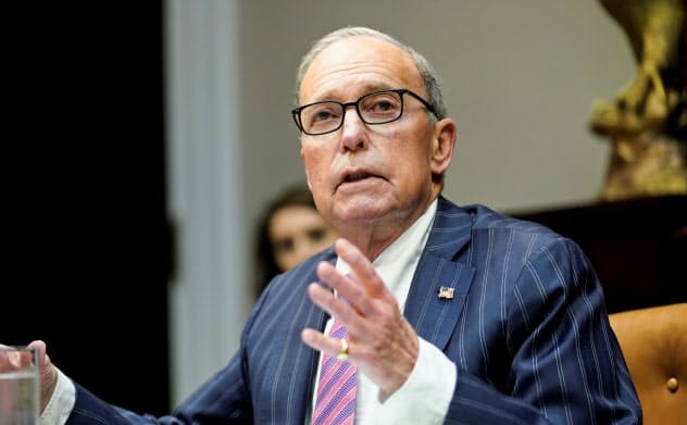 クドロー米国家経済会議委員長は、「戦時国債」の発行に「大賛成だ」と語ったが…=ロイター クドロー米国家経済会議委員長は、「戦時国債」の発行に「大賛成だ」と語ったが…=ロイター