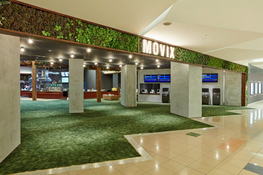 新型コロナ 映画館などの休館広がる 緊急事態宣言の全国拡大で 日本経済新聞