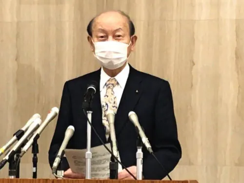富山県の対応を説明する石井知事(17日、富山市)