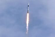 スペースXのロケット「ファルコン9」=ロイター スペースXのロケット「ファルコン9」=ロイター