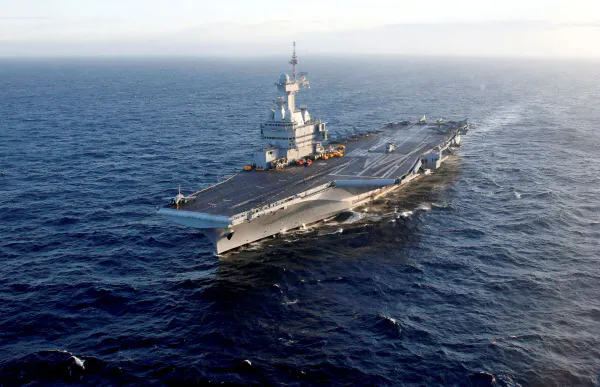仏空母シャルル・ドゴール=ロイター