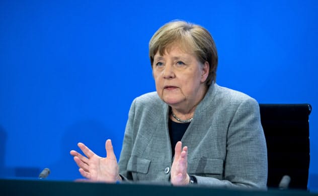 メルケル首相は厳しい現実を包み隠さず語り、市民の支持を得た=ロイター メルケル首相は厳しい現実を包み隠さず語り、市民の支持を得た=ロイター
