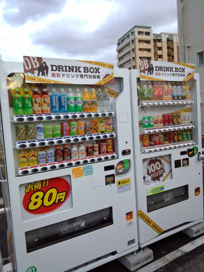 1本80円や10円も 大阪の格安自販機に迫る 日本経済新聞 1本80円や10円も 大阪の格安自販機に迫る 日本経済新聞