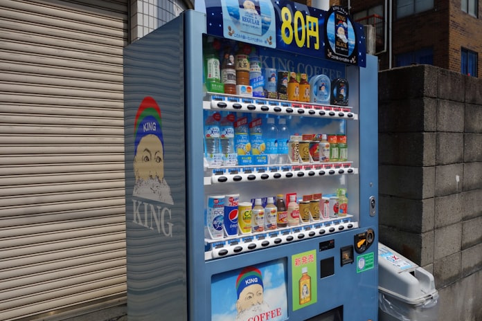 1本80円や10円も 大阪の格安自販機に迫る 日本経済新聞 1本80円や10円も 大阪の格安自販機に迫る 日本経済新聞