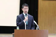 事業者向けの協力金について湯崎知事は記者会見で説明した(21日、広島県庁) 事業者向けの協力金について湯崎知事は記者会見で説明した(21日、広島県庁)