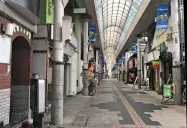要請前から休業する店も多く、繁華街は閑散としている(長野市の権堂商店街) 要請前から休業する店も多く、繁華街は閑散としている(長野市の権堂商店街)