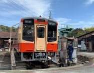 国鉄時代の「キハ20」の配色に塗装した記念車両 国鉄時代の「キハ20」の配色に塗装した記念車両