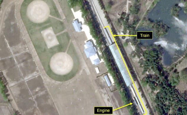 23日に撮影された金正恩朝鮮労働党委員長の特別列車とみられる列車が停車した北朝鮮・元山の専用駅の衛星写真（Ｐｌａｎｅｔ　Ｌａｂｓ／38ノース提供・共同）