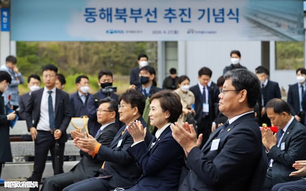韓国政府が27日開催した「東海北部線」推進の記念式典(江原道高城郡)
