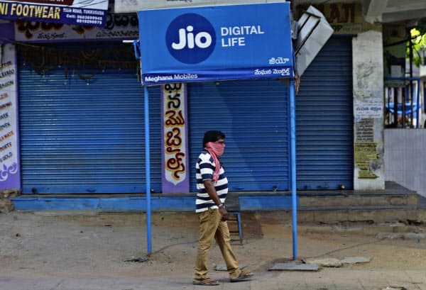 ジオは最後発ながら、インド通信業界で最大手に位置する=AP