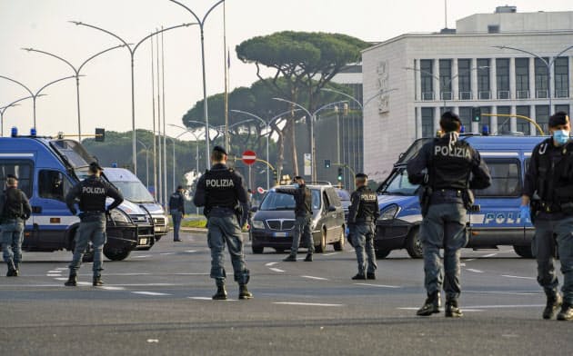 イタリアなど欧州の国々はロックダウン(都市封鎖)の措置を取っており、当局による監視とプライバシーのあり方を巡っては議論が展開されていきそうだ=AP イタリアなど欧州の国々はロックダウン(都市封鎖)の措置を取っており、当局による監視とプライバシーのあり方を巡っては議論が展開されていきそうだ=AP