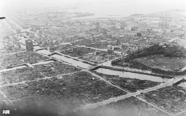 空襲で焼けた横浜市街(1945年)=共同
