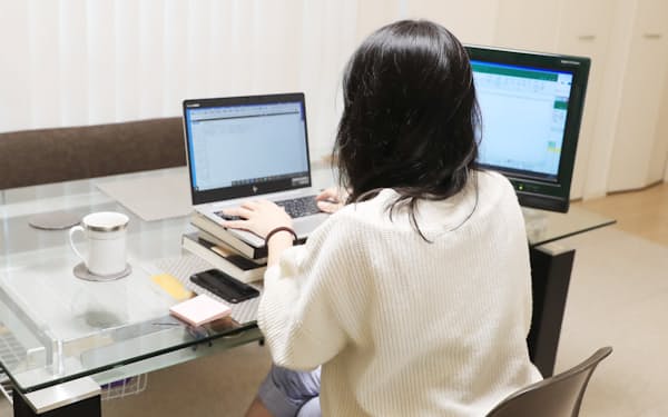 自宅のパソコンと会社のパソコンにそれぞれ専用ソフトをインストールすれば、テレワーク環境をすぐにつくれる。NTT東日本と情報処理推進機構が無償提供を始めた