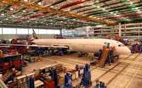 中型機「787」は日本メーカーが主要部品を供給する（サウスカロライナ州のボーイング工場）=ロイター