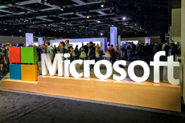 在宅勤務の広がりでクラウド需要が拡大し、マイクロソフトの売上高と純利益は1~3月期として過去最高となった