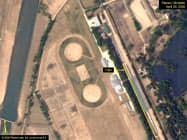 北朝鮮東部・元山で、金正恩委員長専用とみられる列車が停車しているとされる29日撮影の衛星写真(Planet Labs/38ノース提供)=ロイター 北朝鮮東部・元山で、金正恩委員長専用とみられる列車が停車しているとされる29日撮影の衛星写真(Planet Labs/38ノース提供)=ロイター