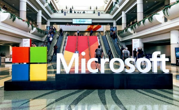 マイクロソフトの企業向け協業アプリ「チームズ」の利用者は新型コロナ前と比べて3.8倍の7500万人に増加した。