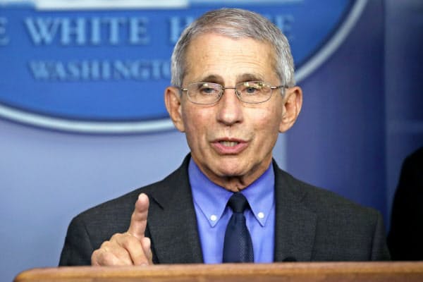 米国立アレルギー感染症研究所のファウチ所長はトランプ政権のコロナ対策を主導する=AP