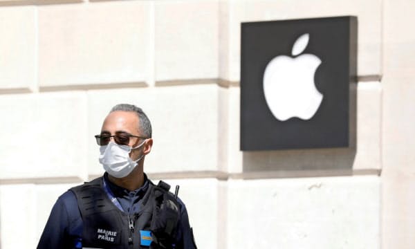 アップルは新型コロナの影響で直営店の多くを一時閉鎖している=ロイター
