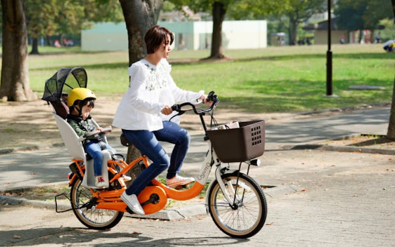 パナソニックは熱中症予防の観点から子乗せ電動自転車には日よけをつけた パナソニックは熱中症予防の観点から子乗せ電動自転車には日よけをつけた
