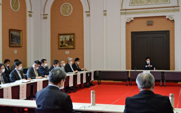 大阪府の対策本部会議(2日、大阪府庁)