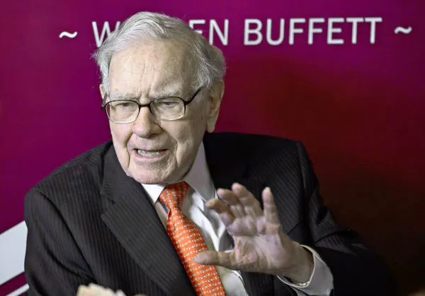 投資会社バークシャー・ハザウェイを率いるウォーレン・バフェット氏(2019年5月)=AP