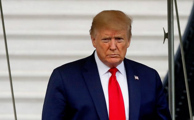 トランプ氏は健康不安説が流れていた金正恩氏にエールを送った=ロイター トランプ氏は健康不安説が流れていた金正恩氏にエールを送った=ロイター