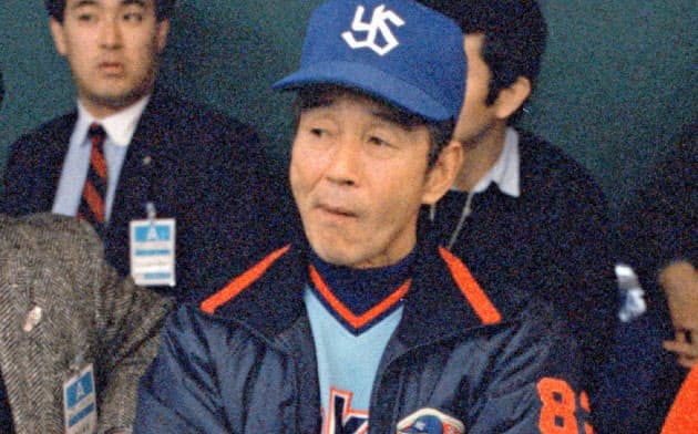 4月に死去した関根潤三さんは生粋の野球人だった(ヤクルト監督時代の1988年)=共同 4月に死去した関根潤三さんは生粋の野球人だった(ヤクルト監督時代の1988年)=共同