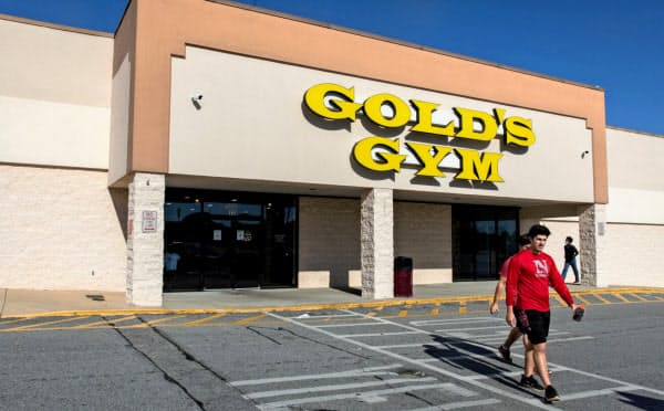 ゴールドジムは新型コロナの感染拡大で営業中止を迫られた(4月26日、米ジョージア州オーガスタ)=ロイター