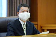 村井知事はGW後の休業要請解除に踏み切る(5日、宮城県庁) 村井知事はGW後の休業要請解除に踏み切る(5日、宮城県庁)