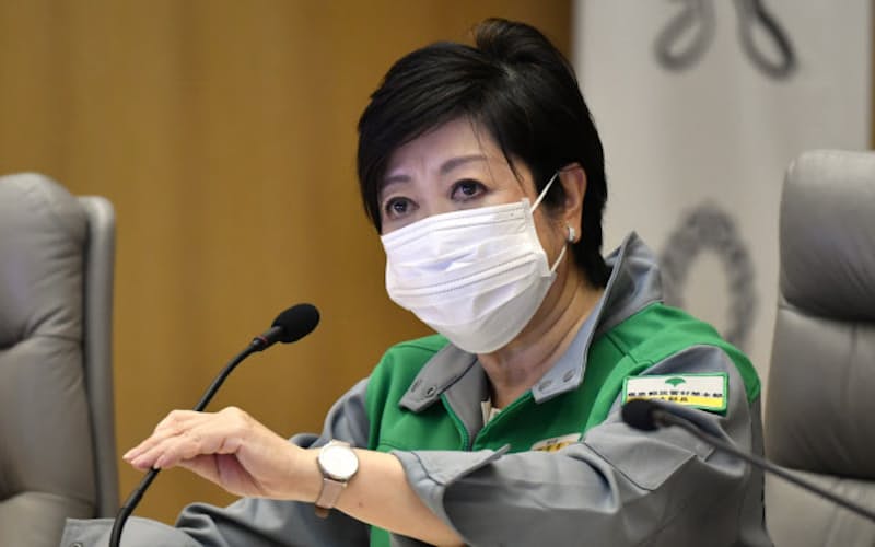新型コロナウイルス感染症対策本部会議で発言する東京都の小池知事(5日、都庁) 新型コロナウイルス感染症対策本部会議で発言する東京都の小池知事(5日、都庁)