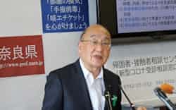 新型コロナウイルス感染症対策本部会議の終了後、記者会見する奈良県の荒井正吾知事 新型コロナウイルス感染症対策本部会議の終了後、記者会見する奈良県の荒井正吾知事