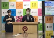 休業要請の解除を発表する浜田省司・高知県知事(右)(5日、高知県庁) 休業要請の解除を発表する浜田省司・高知県知事(右)(5日、高知県庁)