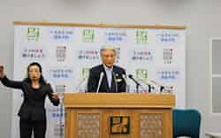 会見する栃木県の福田富一知事(5日、宇都宮市) 会見する栃木県の福田富一知事(5日、宇都宮市)