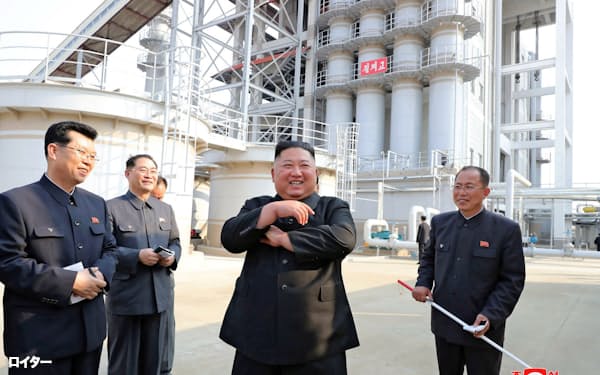 北朝鮮の金正恩氏の動静は日米韓当局の関心を集める(写真は2日に朝鮮中央通信配信)=ロイター