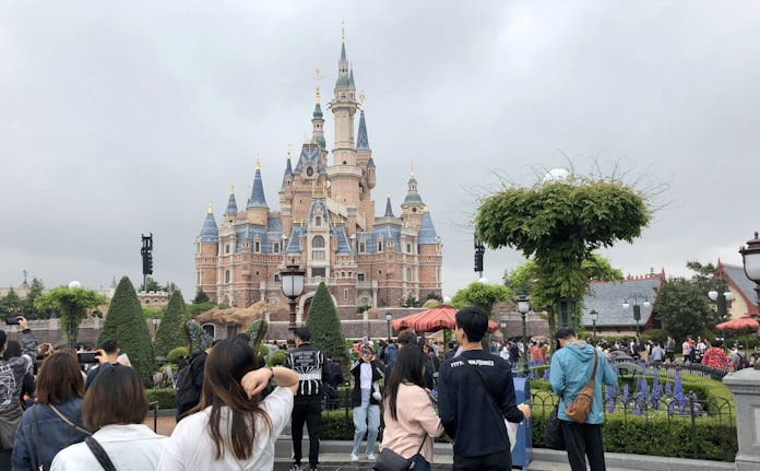 上海ディズニー 11日に全面再開へ 入場者数は制限 日本経済新聞 上海ディズニー 11日に全面再開へ 入場者数は制限 日本経済新聞