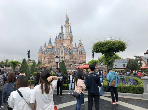 上海ディズニーは約3カ月半ぶりに全面再開する(上海市)