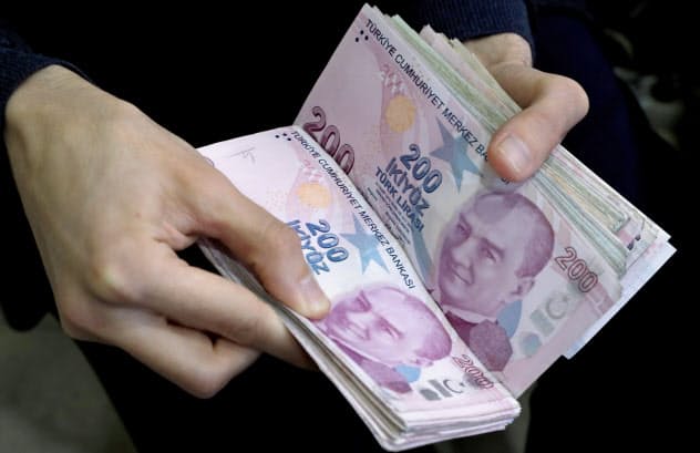 トルコリラは2018年夏以来の最安値を更新した=ロイター トルコリラは2018年夏以来の最安値を更新した=ロイター