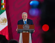 会見するロペスオブラドール大統領(8日、メキシコシティ)=メキシコ大統領府 会見するロペスオブラドール大統領(8日、メキシコシティ)=メキシコ大統領府