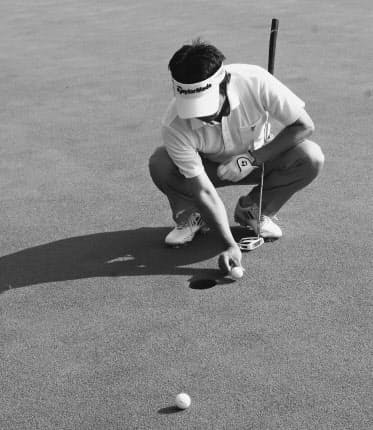 ショートパットはカップ半分を見て、4通りに分けて狙う