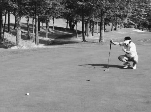 ラインを読むときは、距離感を先に考え、その後で曲がり幅を読む