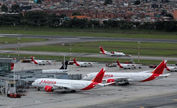 アビアンカ航空の航空機(4月、ボゴタ)=ロイター