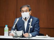 会見するJR東日本の深沢祐二社長(12日、東京都渋谷区) 会見するJR東日本の深沢祐二社長(12日、東京都渋谷区)