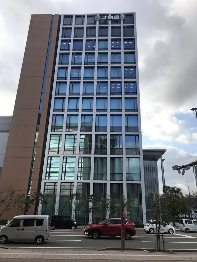 北国銀行 14年ぶり頭取交代へ It活用加速 日本経済新聞