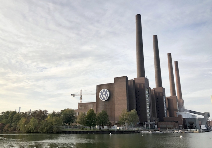 新型コロナ Vw 再開の独工場で再び一部生産休止 需要少なく調整 日本経済新聞